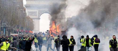 تظاهرات فرانسوی‌ها در ایستگاه چهل و هفتم