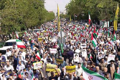 راهپیمایی نمازگزاران تهرانی در حمایت از عملیات وعده صادق